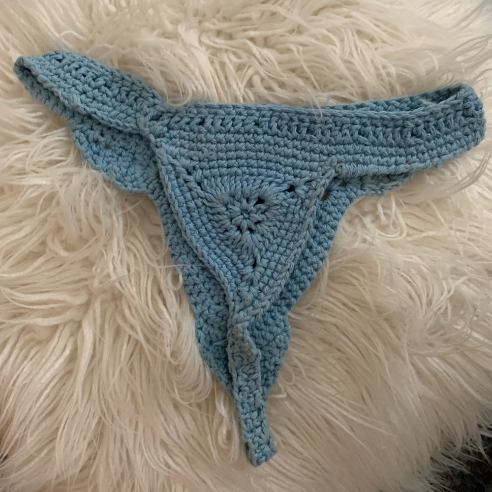 String Bikini - image 4